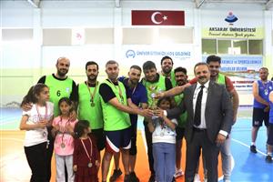 ASÜ Spor Şenlikleri’nde voleybol dalında şampiyon Tıp Fakültesi ve Diş Hekimliği takımı oldu